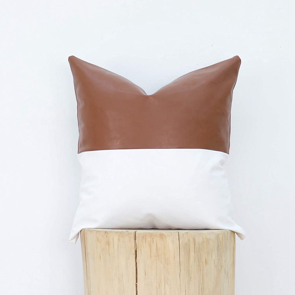 Housse de Coussin Cuir Européen STRAPI – Élégance et Protection Housse de Coussin Cuir Européen STRAPI – Élégance et Protection